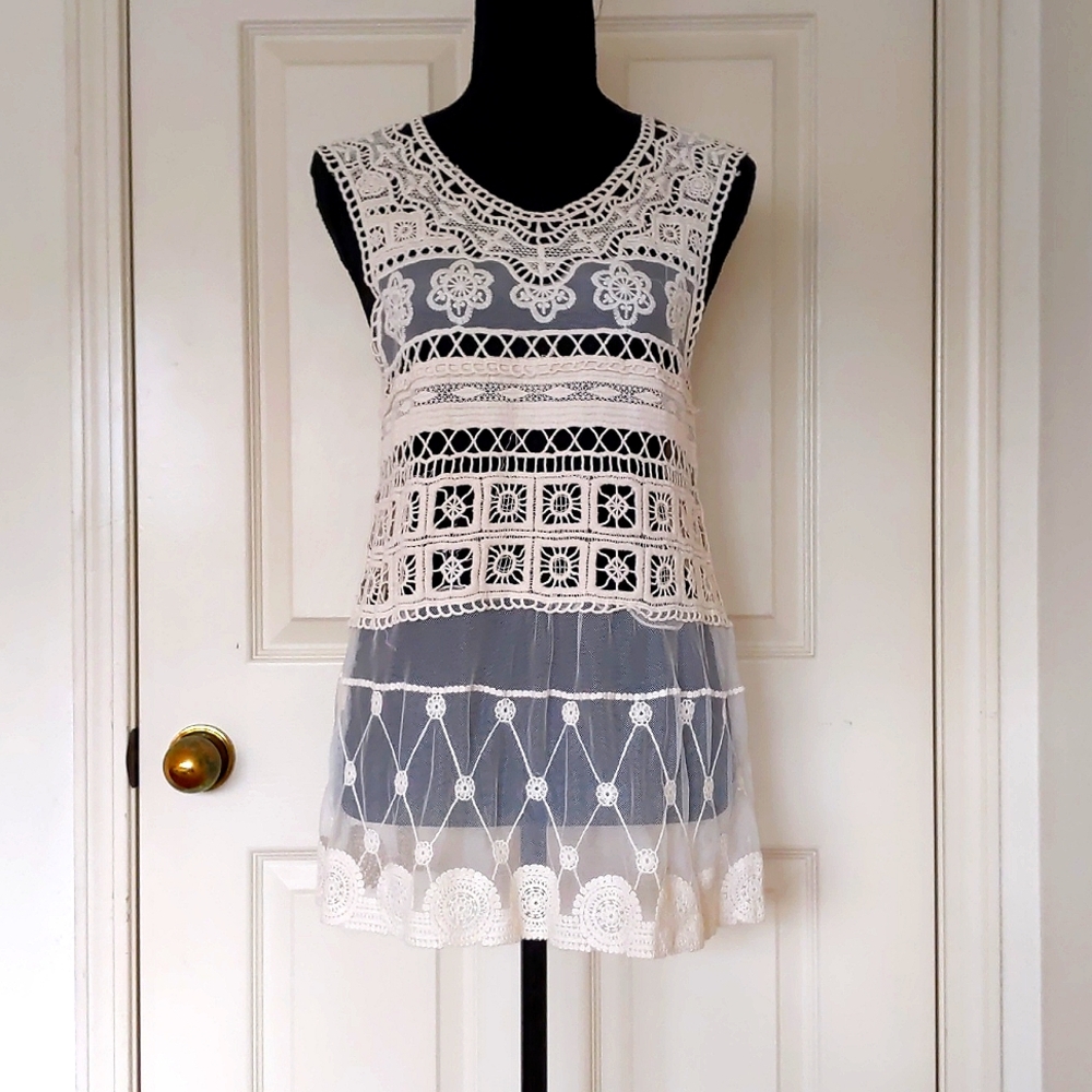 NWOT. 100% Cotton Sleeveless Multi Patterned Lace Blouse.